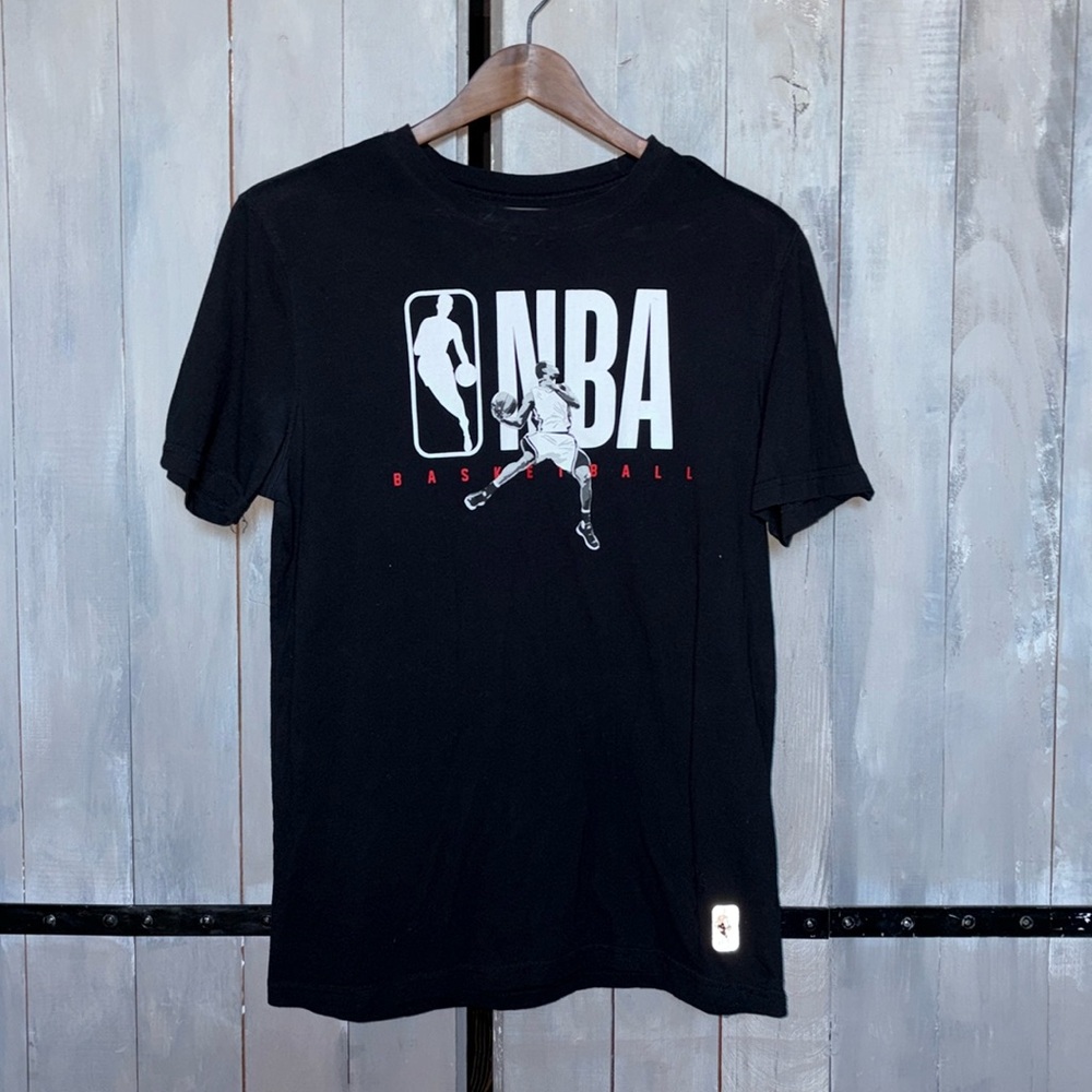 NBA Basketball t-shirt
Black t-shirt